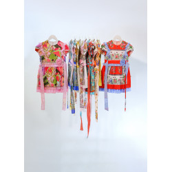 bērnu kleita-princese krāsājna ar roza krāsa elementiem bērnu kleita-princese krāsājna ar roza krāsa elementiem