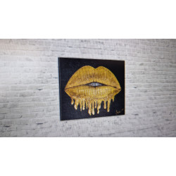 PICTURE OF GOLDEN LIPS